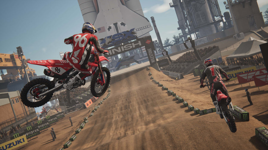 Captura de juego de Monster Energy Supercross 25 X Monster Jam Showdown - Dirt Master Edition - PS5 - imagen 5