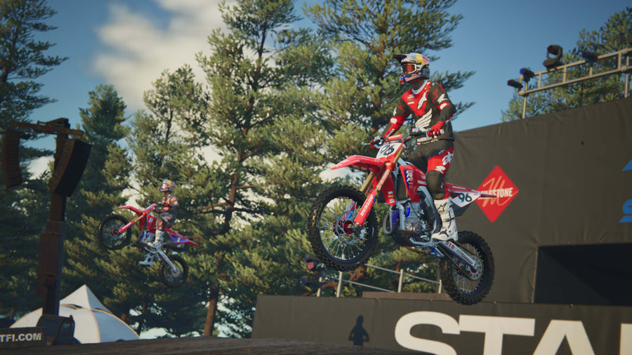 Captura de juego de Monster Energy Supercross 25 - The Official Video Game - PS5 - imagen 3